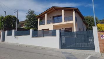 Estrena espacio, luz y comodidad en esta casa de obra nueva photo 0