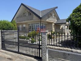 Chalet en venta en Xinzo de Limia. photo 0