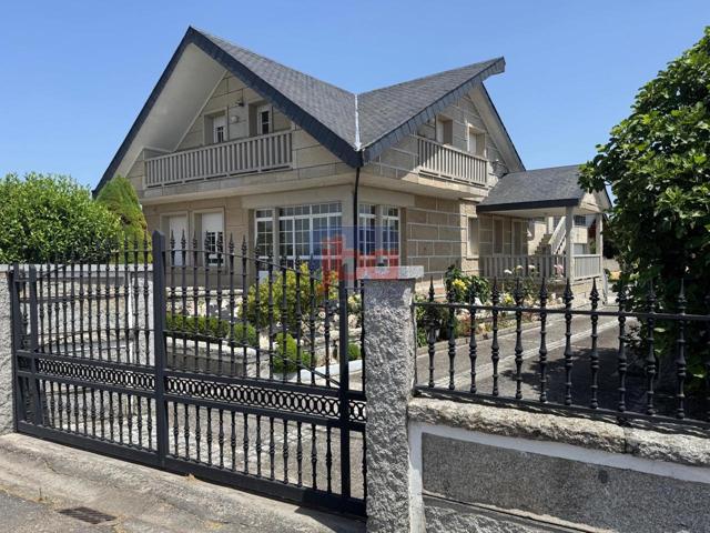 Chalet en venta en Xinzo de Limia. photo 0