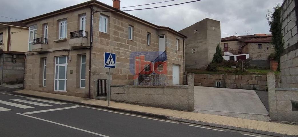 Moreiras. Casa de piedra de dos plantas. photo 0