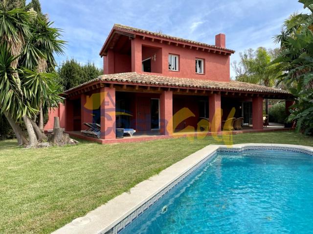 Villa En venta en Atalaya-Isdabe, Estepona photo 0