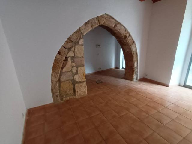 Tarragona. C. Civadería. Local comercial aprox. 32m2 en venta photo 0