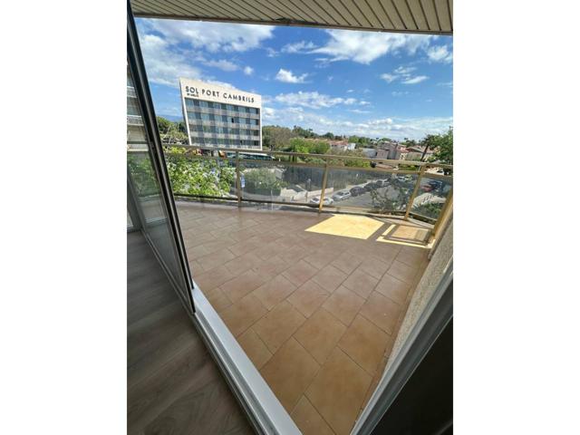 Cambrils. Próximo al paseo marítimo y playa. Amplia vivienda 2 habitaciones. Gran terraza. En perfecto estado photo 0