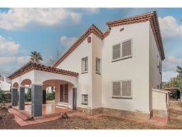 Cambrils. Chalet aislado de aprox 225m2 en venta photo 0