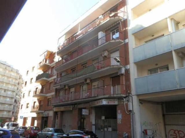 Reus. C. Monestir de Poblet. Piso 3 hab. en venta photo 0
