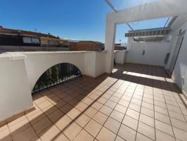 Ático sin amueblar. 2 dormitorios y 2 baños. Plaza de garaje photo 0