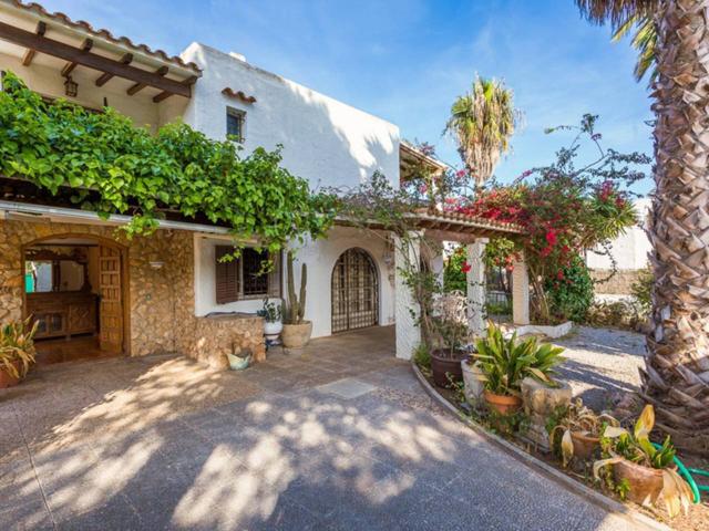 Se vende magnifica Villa de estilo ibicenco en Playa D'en Bossa photo 0