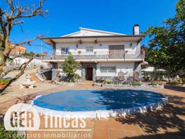 con piscina privada y parcela de 1133m2. photo 0