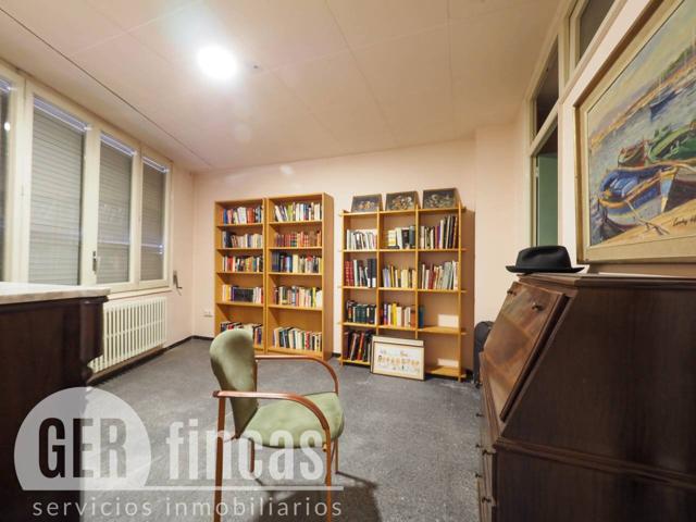 Al lado de la Masia Freixa de Terrassa para refromar. photo 0