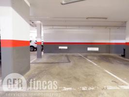 Plaza de parking para coche grande y trastero. photo 0