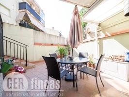 Planta baja con gran patio y plaza de parking. photo 0