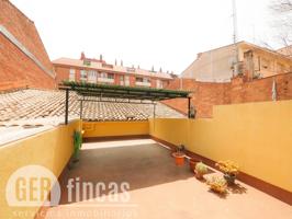 Casa con terraza y garaje photo 0