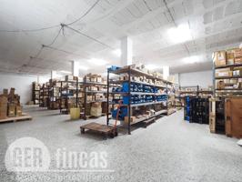 Gran local comercial de 446m² photo 0