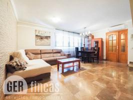 Espaciosa casa adosada con terraza y garaje photo 0