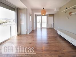 con salida a balcón, lavadero y plaza de parking incluida photo 0