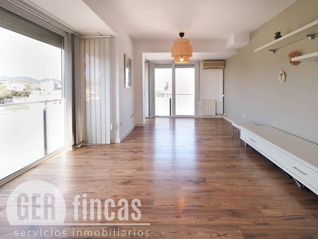 con salida a balcón, lavadero y plaza de parking incluida photo 0