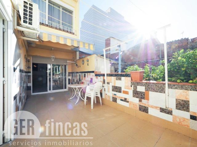 con terraza, patio con barbacoa y gran comedor photo 0