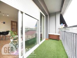 3 habitaciones, 2 baños y balcón photo 0