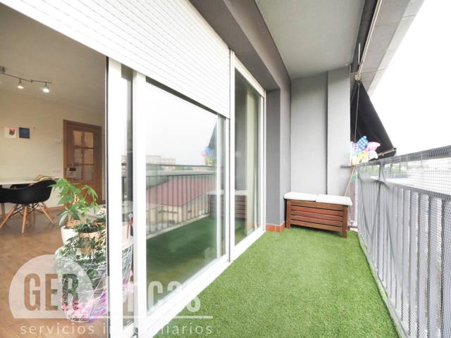 3 habitaciones, 2 baños y balcón photo 0