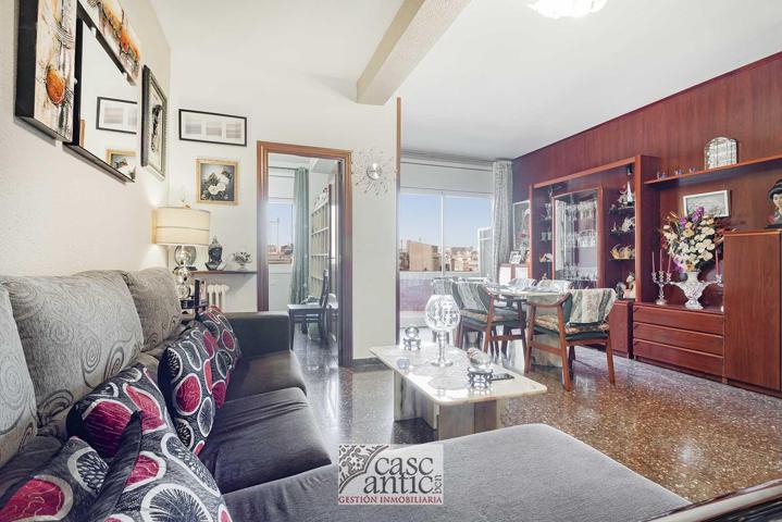 Espectacular piso en Comerç. photo 0