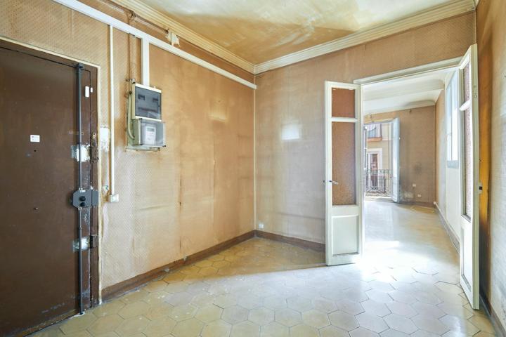 Piso exterior a tres vientos junto al Paralelo photo 0