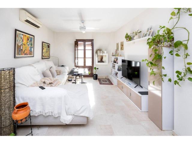 Sale a le venta este fantástico piso, en unos de los barrios más céntrico de Granada Capital, el Realejo. Consta de dos photo 0