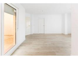 Ponemos en venta este piso de nueva construcción situado en la Avda. Ogíjares, junto a todos los servicios esenciales, t photo 0