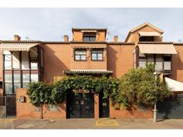 2. Casa adosada en Granada zona Palacio de los Deportes-Camino bajo de Huetor, tiene cinco habitaciones, tres habitacion photo 0