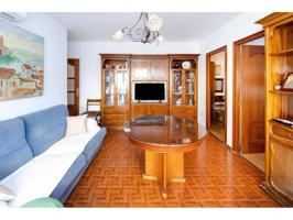 Atención ponemos a la venta un piso en el centro de Granada, a un paso de recogidas, en la zona de Neptuno, el piso es u photo 0