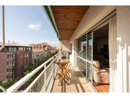 Piso en la emblemática Gran Vía de Granada con garaje y terraza, una joya en el corazón de la ciudad. Esta vivienda dest photo 0