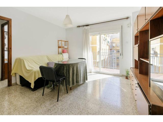 **Se Vende Piso en Granada - Zona Plaza de Toros** ¡Oportunidad única para vivir en el corazón de Granada! Te presentam photo 0