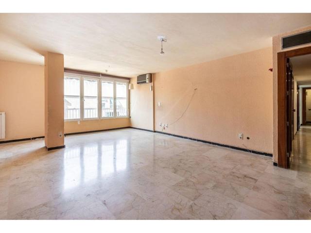 ¿Estás buscando buena inversión para una gran vivienda, en buena zona de Granada? Estás de suerte porque tenemos justo l photo 0