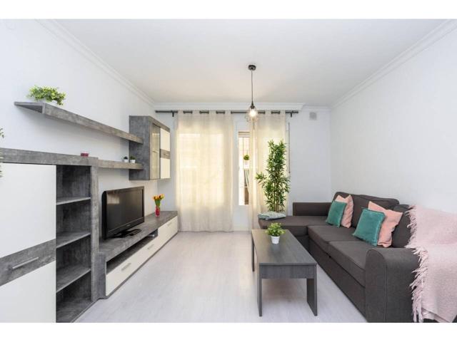Ubicado en pleno corazón de Granada, junto a 'El Corte Inglés', este encantador apartamento de un dormitorio es ideal pa photo 0