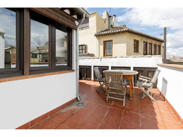 Se vende ÁTICO en Edificio completamente rehabilitado en la emblemática zona de Bib-Rambla junto Calle Príncipe y a esca photo 0