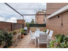 ¡Descubre tu nuevo hogar en el codiciado Barrio de Periodistas! Este espectacular piso de 126 metros cuadrados es una jo photo 0