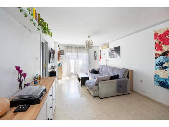!!ATENCIÓN!! Si esta buscando un buen piso para vivir en Granada le presentamos este excelente inmueble en la Avenida de photo 0