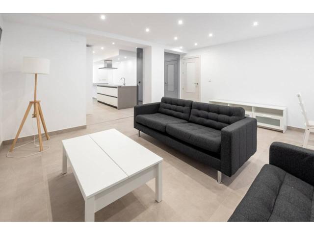 SALE A LA VENTA UN MAGNIFICO PISO REFORMADO EN LA AVDA DE MADRID. Tiene un amplio salón con cocina, separados por una ma photo 0
