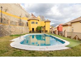 Exclusiva casa en venta junto al Hospital Vithas, Granada Presentamos esta elegante y exclusiva vivienda en la prestigi photo 0
