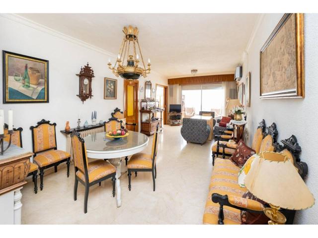 Sale a la venta un PISO SENSACIONAL en la calle TRAJANO. Situado en un gran edificio en una de las mejores zonas de Gran photo 0