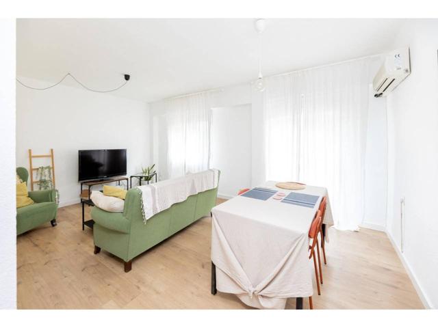 Ponemos a la venta este fantástico piso en la Avenida de Dílar, con una excelente luminosidad gracias a que todas sus es photo 0