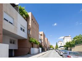 DISPONIBILIDAD INMEDIATA CASA PAREADA ZONA ESTACION DE AUTOBUS, consta de tres plantas, dos terrazas con vistas, aire ac photo 0