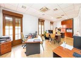 🏡✨ PISO EN EL CENTRO DE GRANADA - CON LICENCIA TURÍSTICA ✨🏡 ¿Buscas una vivienda con carácter en pleno corazón de Gra photo 0