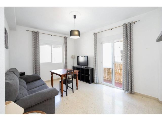 Oportunidad! Vivienda en planta alta, exterior, frente al Corte Ingles, para reformar a su gusto. Se compone de 4 dormit photo 0