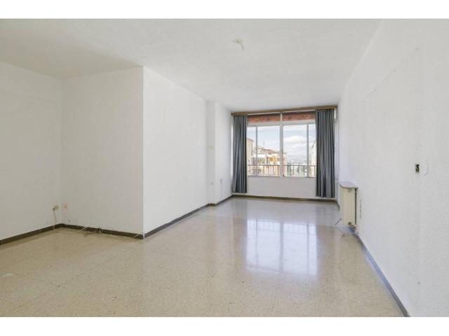 ¿Buscas un piso de 150 metros en planta alta junto al Parque García Lorca? Ponemos a la venta esta espaciosa vivienda e photo 0