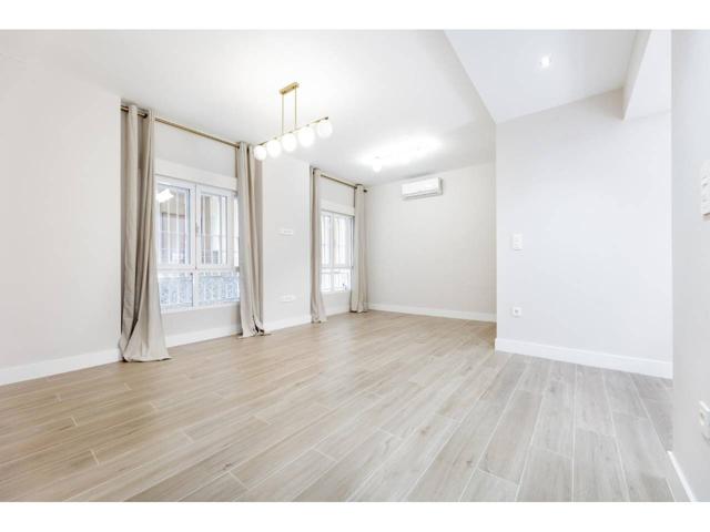 En venta este céntrico piso de tres dormitorios completamente reformado en pleno corazón de Granada; en la Acera del Dar photo 0