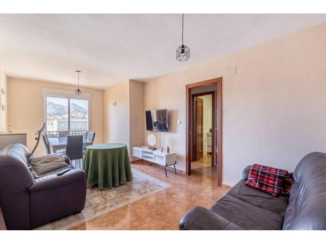 Hoy os traemos un piso listo para entrar a vivir en Atarfe... zona tranquila-residencial, con servicios a manos y cómodo photo 0