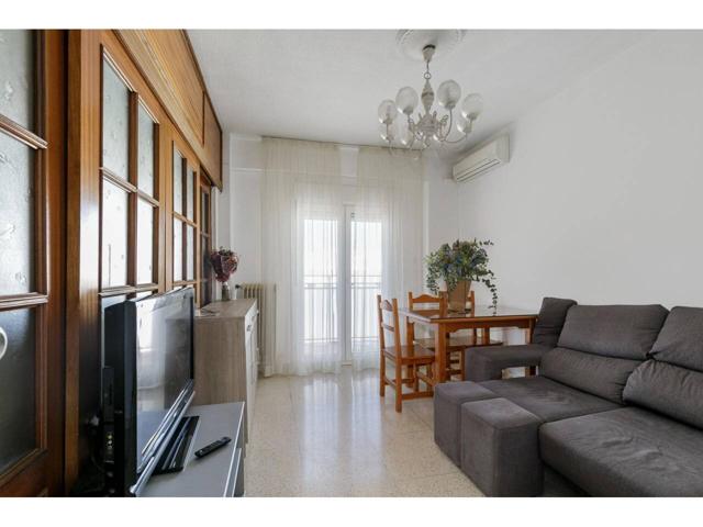 Amplio piso en Camino de Ronda. Descubre este magnífico piso de 147 m² ubicado en una de las principales avenidas de Gr photo 0