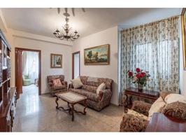 OPORTUNIDAD ÚNICA EN EL CORAZÓN DE GRANADA 🏛 ¿Buscas una vivienda con excelente ubicación y distribución funcional? Es photo 0
