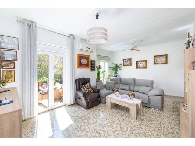 Ponemos a su disposición la posibilidad de adquirir un estupendo piso a un gran precio. Se trata de una maravillosa vivi photo 0