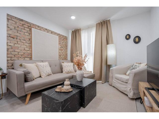 Este encantador piso, situado junto al Palacio de Congresos, es la opción ideal para quienes buscan comodidad y estilo e photo 0